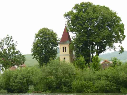 Slovenský kostelík - Dunajec je hraniční řeka ...
