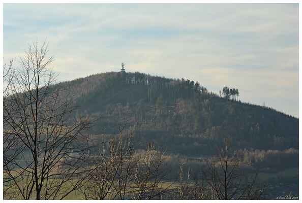 pohled na Bílou horu, druhý nejvyšší kopřivnický kopec (557 m n. m.) s rozhlednou