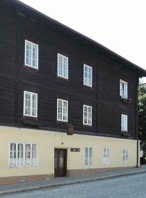 lázeňský dům Odra - vypadá nezajímavě, ale jde o nejstarší budovu v Karlově Studánce. Byla dostavěna v roce 1785...